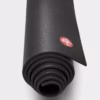 111011010-mats-pro71-black-02.avif Коврик для йоги Manduka PRO Black 6mm LONG
