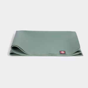 136011480-mats_eko_sl_leaf-green_05.avif Коврик Yoga Manduka eKO SuperLite Leaf Green1,5 mm