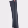 2132md-eko-superlite-71-136011030-mats-midnight_01.avif Коврик для йоги Manduka eKO SuperLite Travel Midnight 1,5 mm