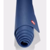 2132md-pro-71-111011p00-mats-odyssey_02-1300x1300-1-scaled-1.avif Коврик для йоги Manduka PRO Odyssey 6mm