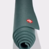 2132md-pro-71-111016050-mats-sage_02_1.avif Коврик для йоги Manduka PRO Black Sage 6mm