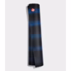 2132md-pro-71-111091365-mats-black-blue-cf_01-1300x1300-1-scaled-1.avif Коврик для йоги Manduka PRO Black Blue 6mm