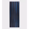 2132md-pro-71-111091365-mats-black-blue-cf_03-1300x1300-1-scaled-1.avif Коврик для йоги Manduka PRO Black Blue 6mm