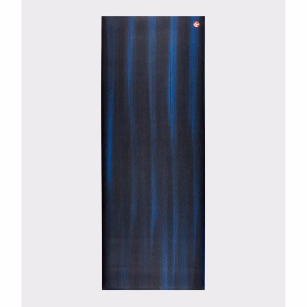 2132md-pro-71-111091365-mats-black-blue-cf_03-1300x1300-1-scaled-1.avif Коврик для йоги Manduka PRO Black Blue 6mm