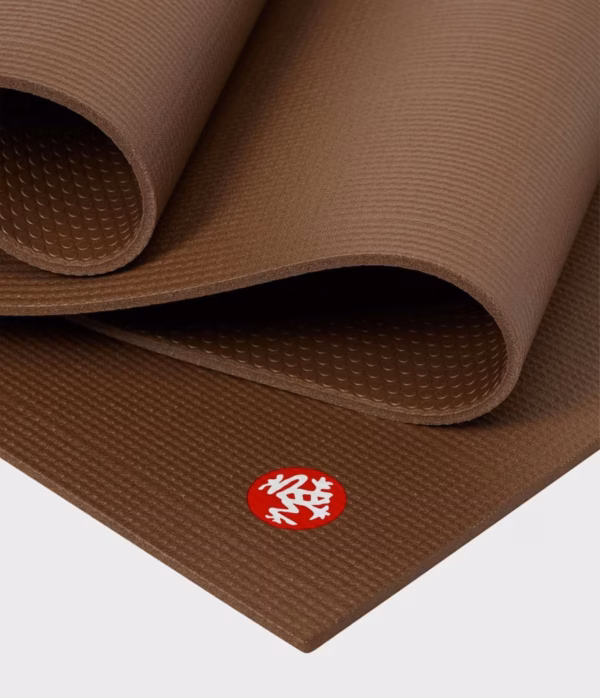 258b84106461577290f9d2f571015ff3-1-scaled-1.avif Коврик для йоги Manduka PRO Brown Metallic 6mm