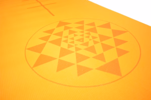 91510940-scaled-1.avif Коврик для йоги Bodhi Leela Big Yantra Yellow