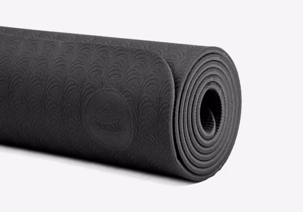 942lpa_lotus-pro_aubergine_halb_gerollt-roll-1-1-scaled-1.avif Коврик для йоги Bodhi Lotus Pro Black/Silvergrey