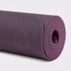 942lpa_lotus-pro_aubergine_halb_gerollt-roll-1-scaled-1.avif Коврик для йоги Bodhi Lotus Pro Aubergine/Light Aubergine