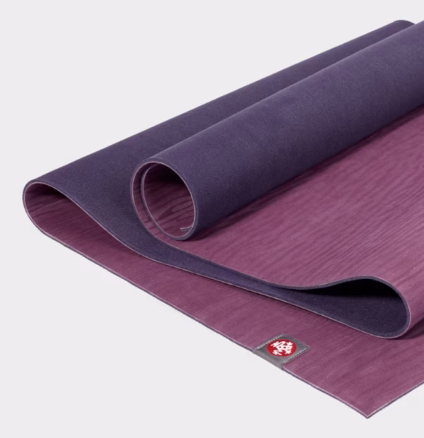 ekolite-133013080-mats-fw18-acai-03-min_2-1300x1300-1-e1718629220285-scaled-1.avif Коврик для йоги Manduka eKO Acai Midnight 5 mm