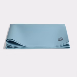 mats_protravel2_71-blue-lotus_05_f03f0795-a004-404b-9337-a7bb47062d12.avif Коврик Manduka PRO Travel Blue Lotus 2,5 mm