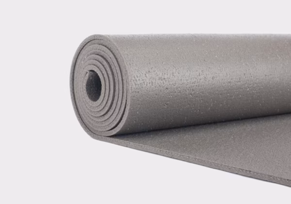 yoga-mat-rishikesh-premium-60-taupe3-scaled-1.avif Коврик для йоги Bodhi Rishikesh Premium 60 Grey